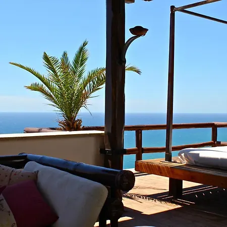 Claro De Lua Circeo Bed & Breakfast 4*